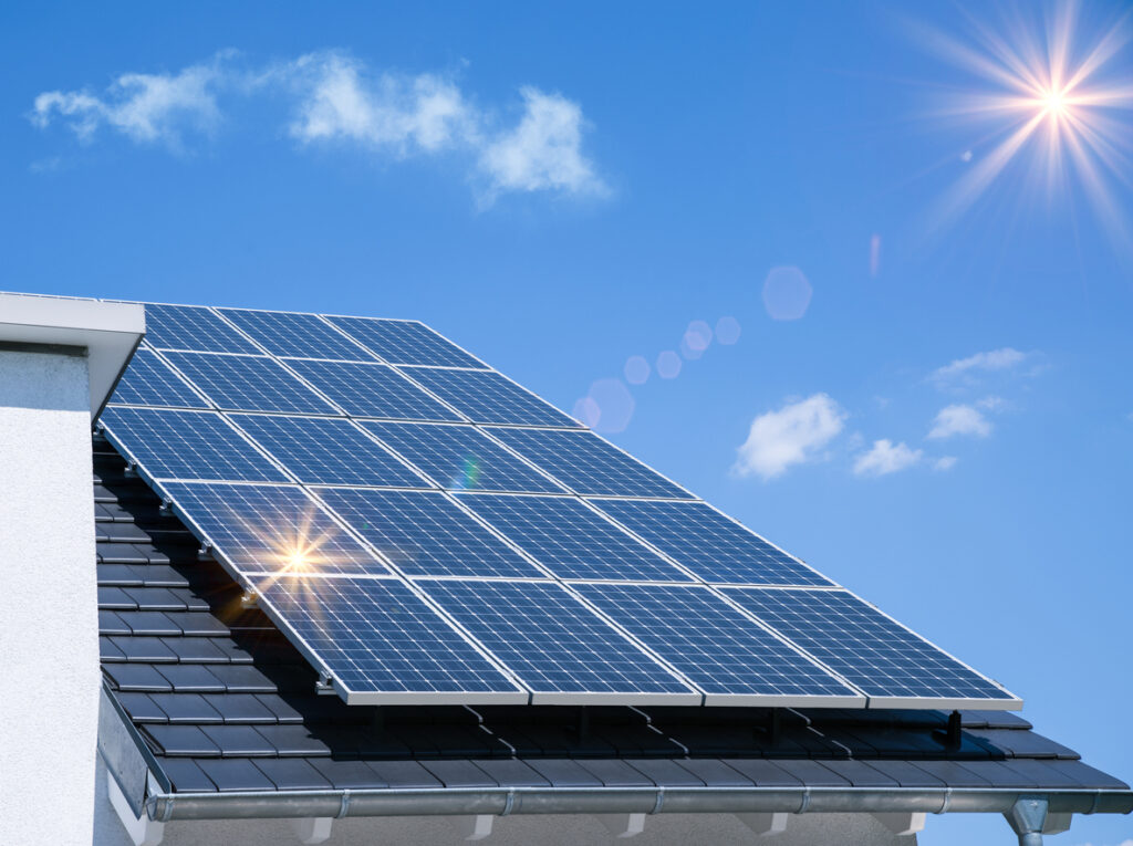 Wat is het beste aantal zonnepanelen op een schuin dak?